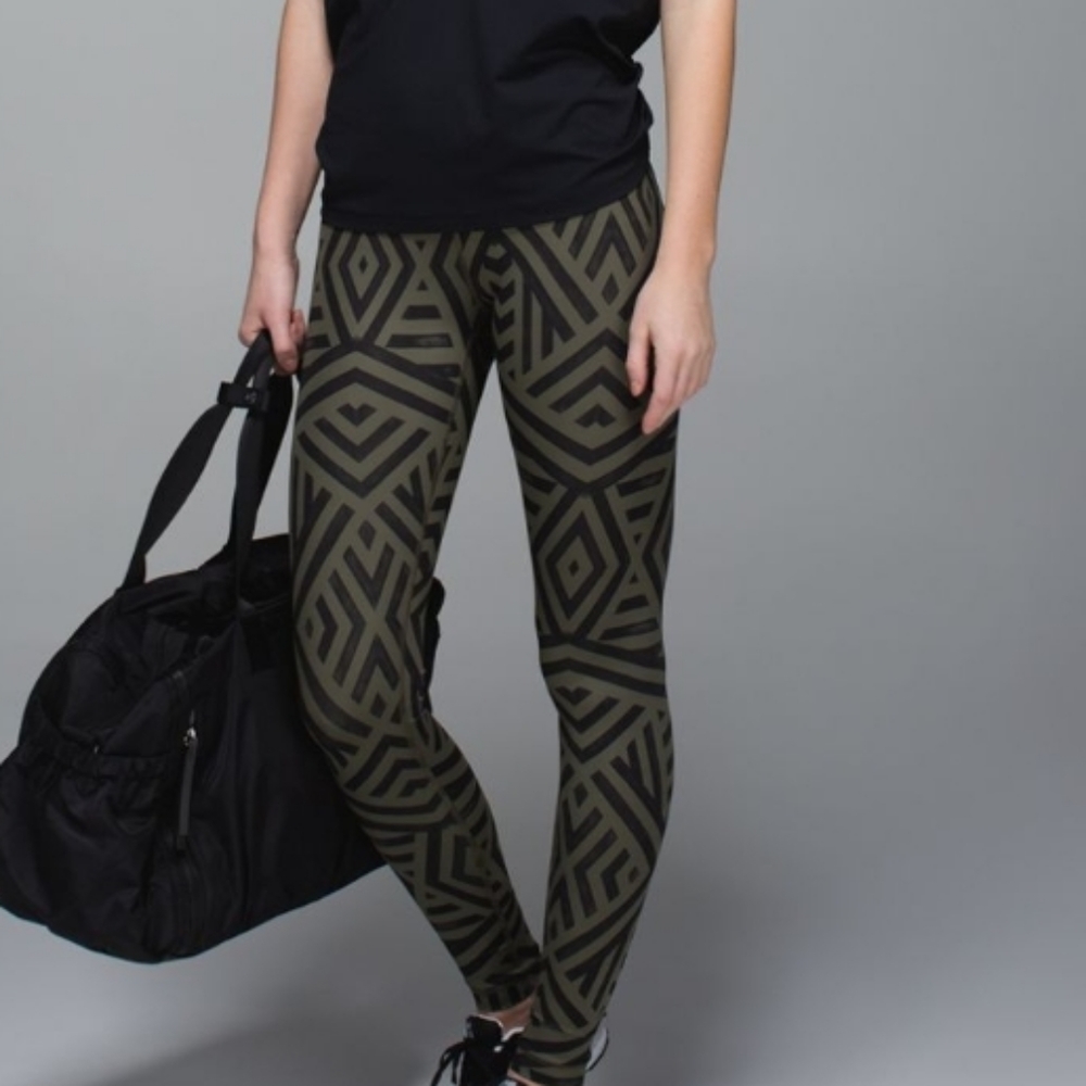 Lululemon retired s12 wunder under full on luxtreme chevron shuffle fati…